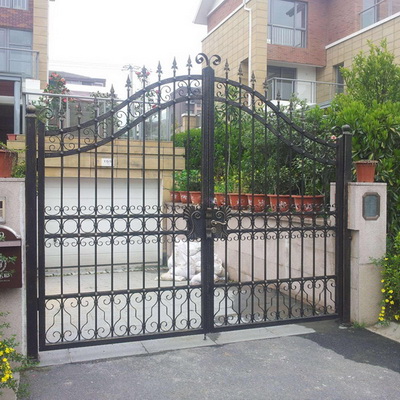 季华现代式铁艺焊接庭院门